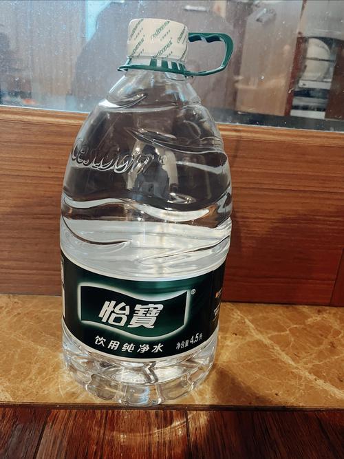 怡宝纯净水 vs 农夫山泉天然水 一篇搞懂瓶装水的区别与选择